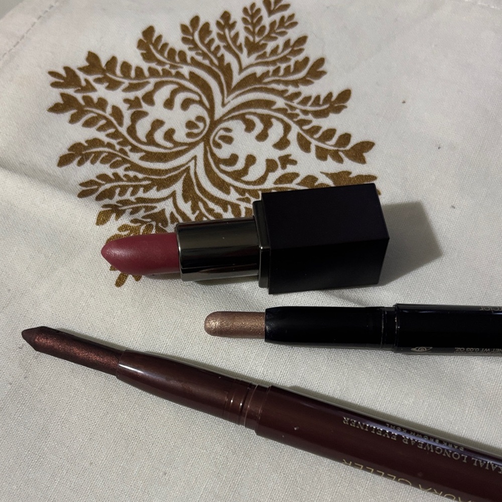 Luxurious Lip and Eye Makeup Set